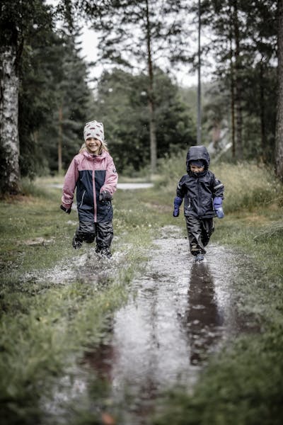 Kids wearing waterproof gloves